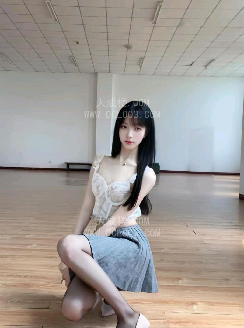 南京妩媚川女郎很会夹