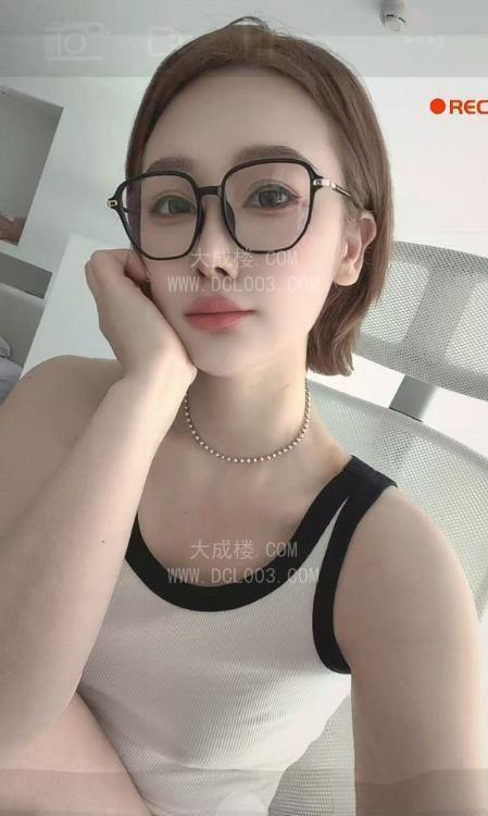 长宁性感可爱短发妹子