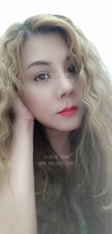 白云大波浪服务型少妇