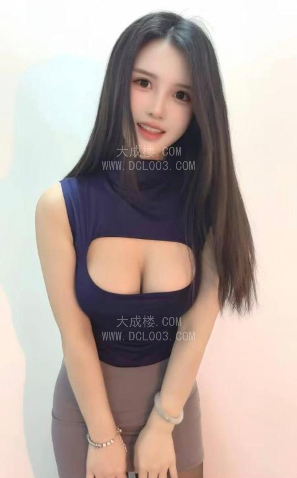 青岛丰满美乳妹子