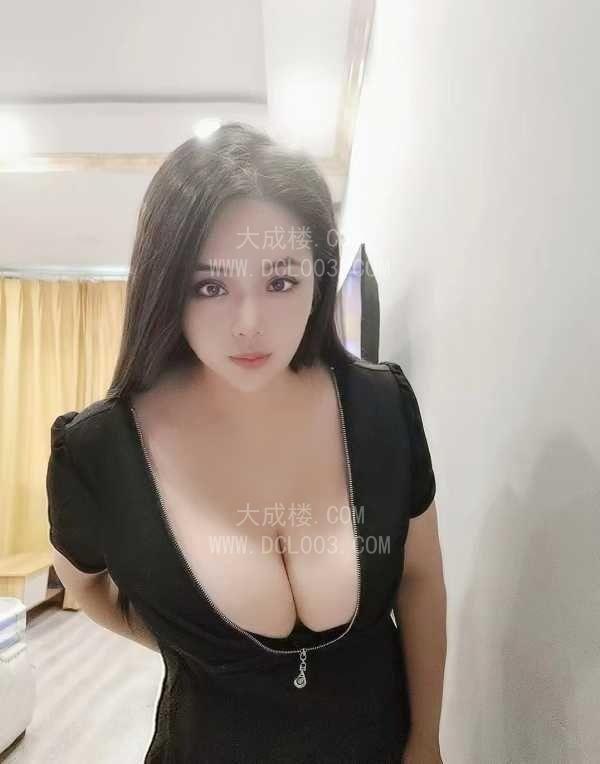 白云梅花园天然大波妹美美