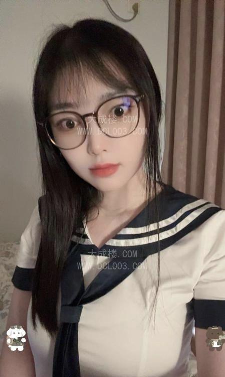 南山温柔大胸眼镜老师