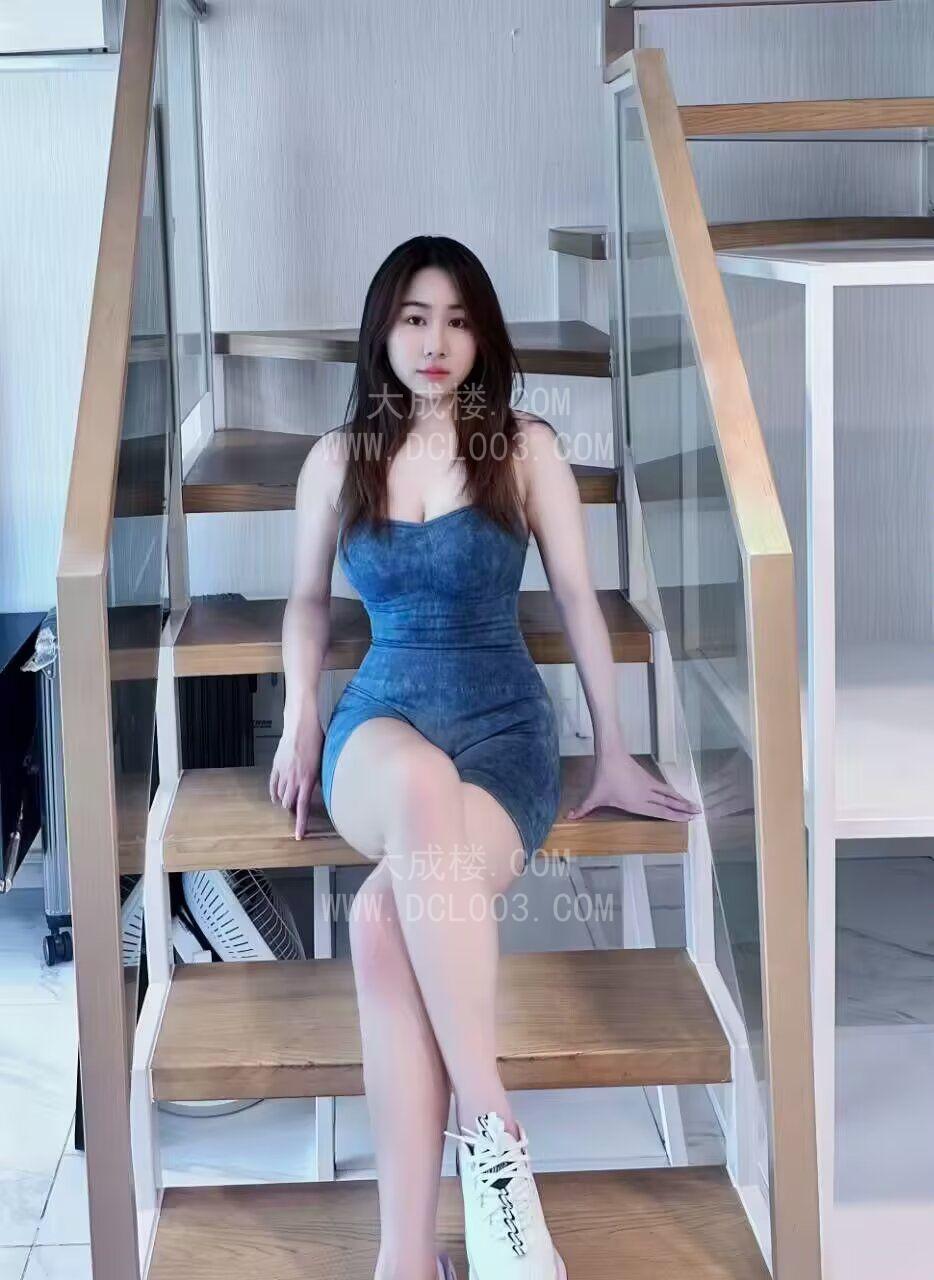 蜜桃臀鑫鑫小妞