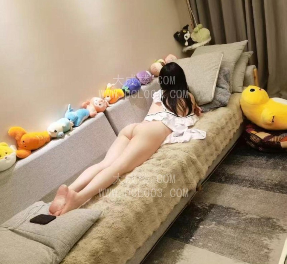 南京冷白皮大胸身材好美女
